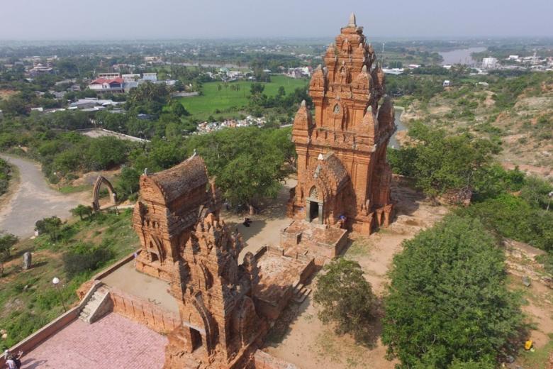 Tháp Poklong Garai