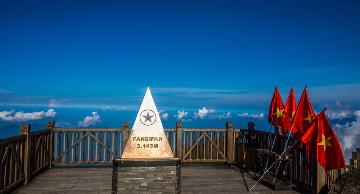 mount_Fansipan_summit_view_0